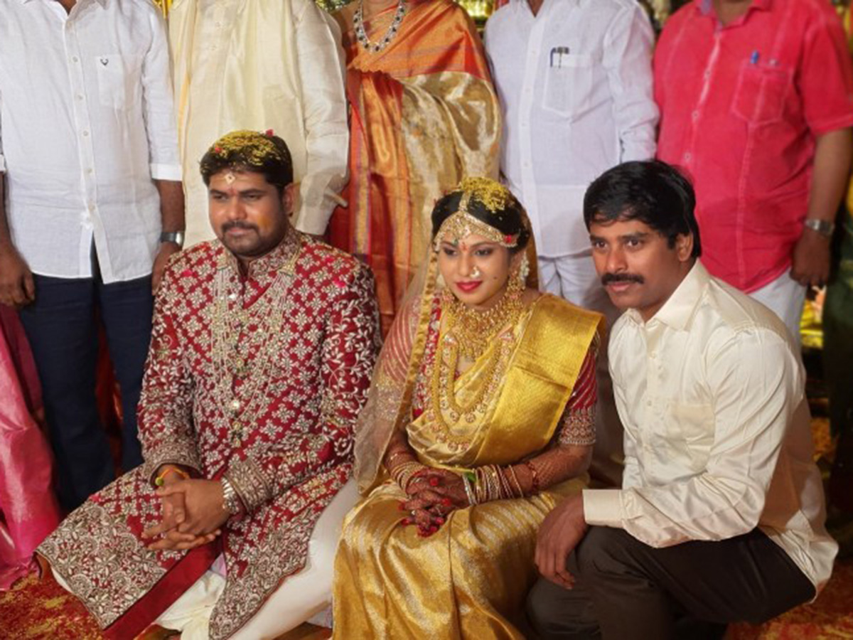 Kodi Ramakrishna Yougest Daughter Pravalika Wedding Photo Gallery - Sakshi19