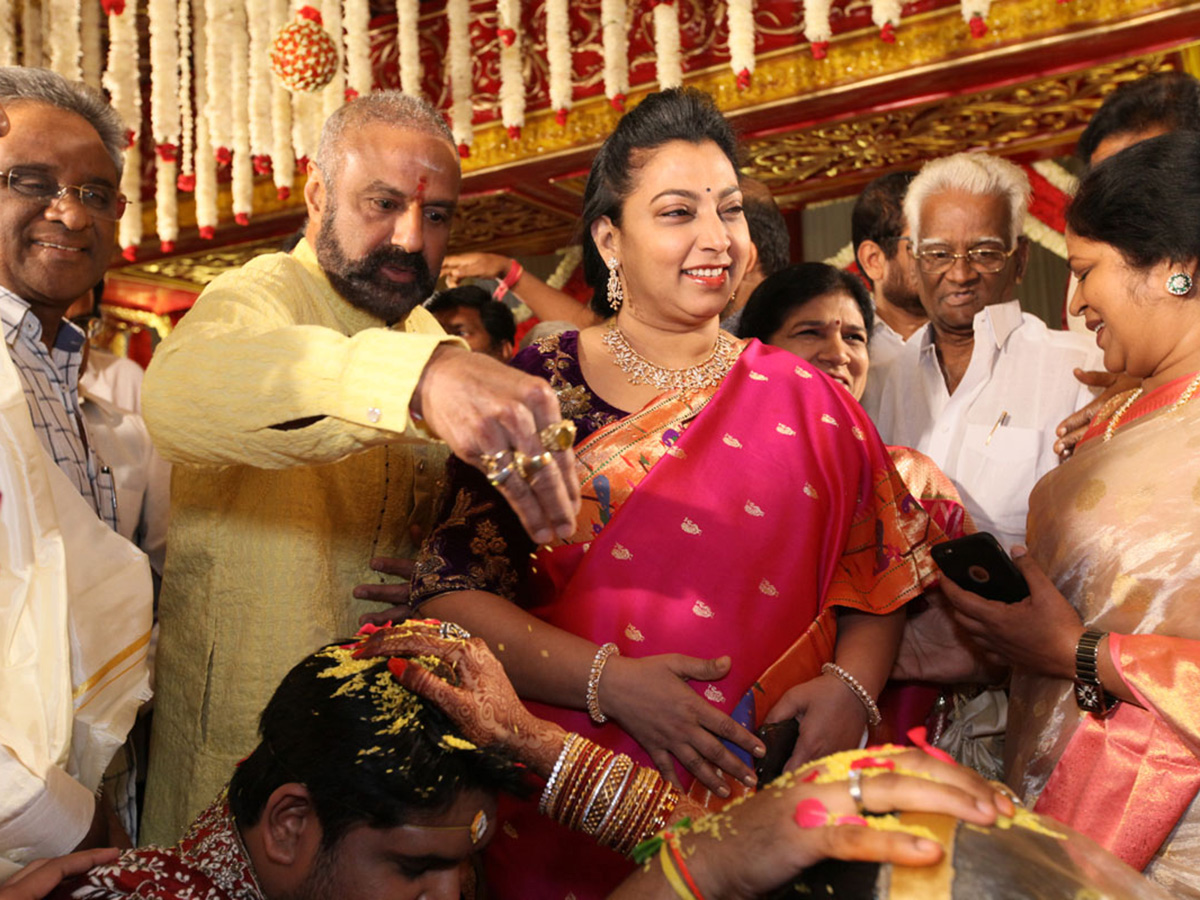 Kodi Ramakrishna Yougest Daughter Pravalika Wedding Photo Gallery - Sakshi2