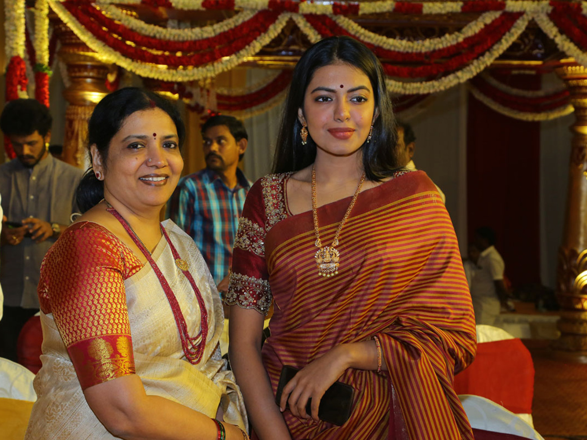 Kodi Ramakrishna Yougest Daughter Pravalika Wedding Photo Gallery - Sakshi6