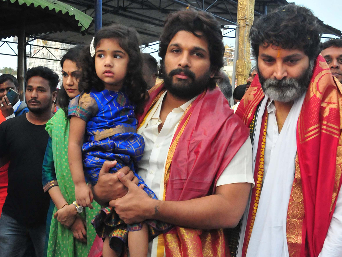 Allu Arjun And Trivikram Srinivas Visits Tirumala Photo Gallery - Sakshi2