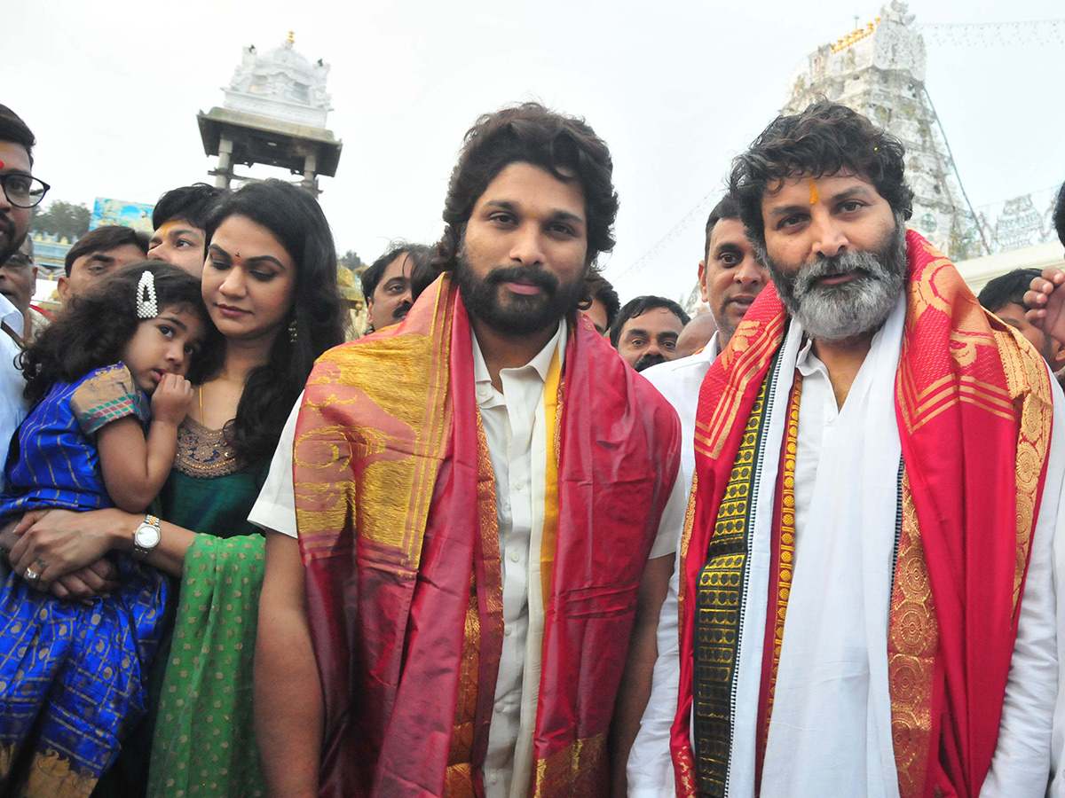 Allu Arjun And Trivikram Srinivas Visits Tirumala Photo Gallery - Sakshi3