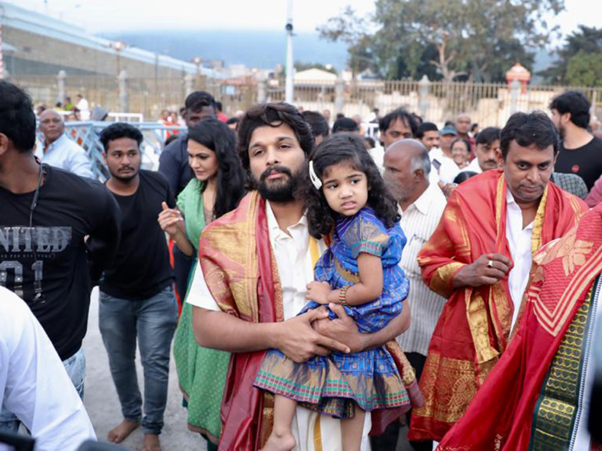 Allu Arjun And Trivikram Srinivas Visits Tirumala Photo Gallery - Sakshi6