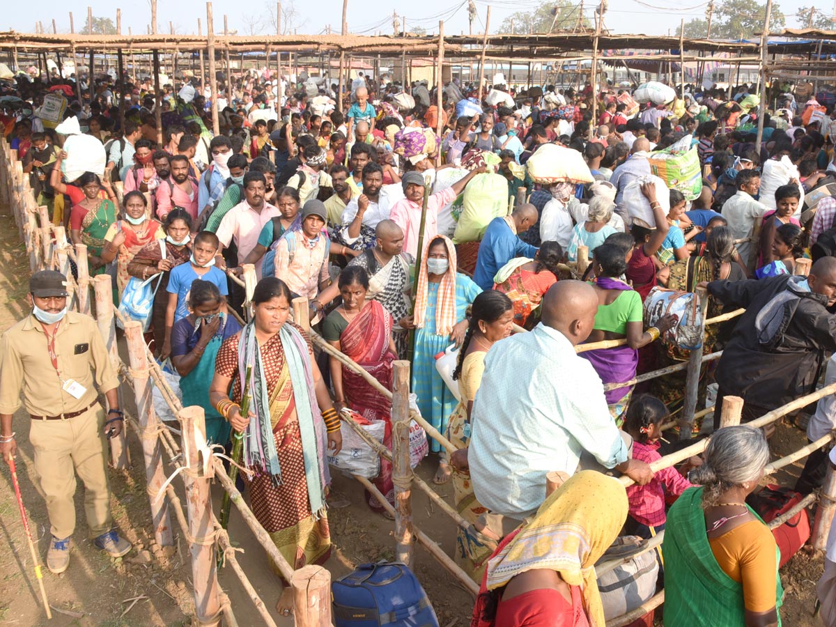 Day 2 Medaram Jatara Photo Gallery - Sakshi4