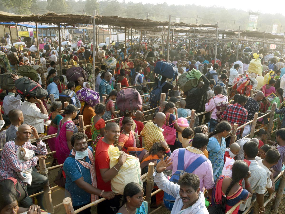 Day 2 Medaram Jatara Photo Gallery - Sakshi7