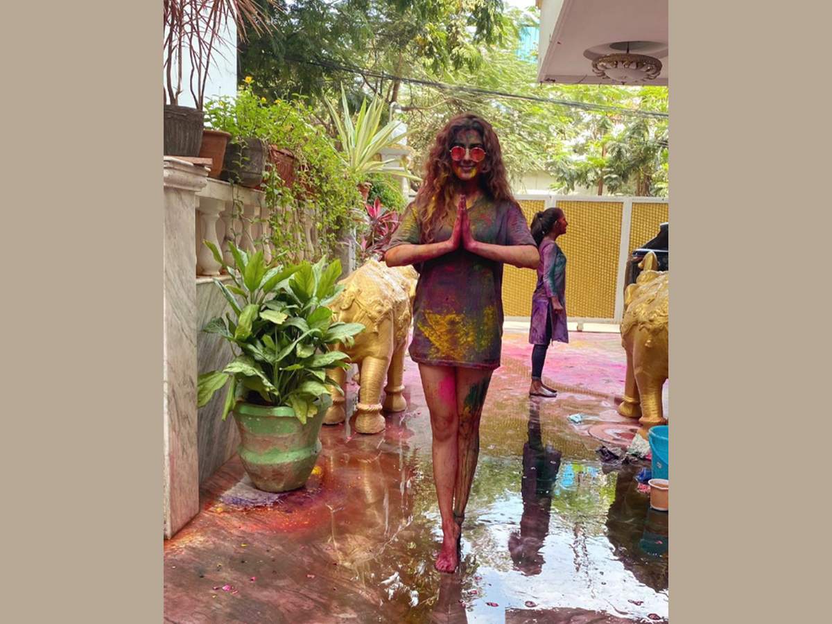 Celebrities Celebrate Holi In A Grand Style Photo Gallery - Sakshi9