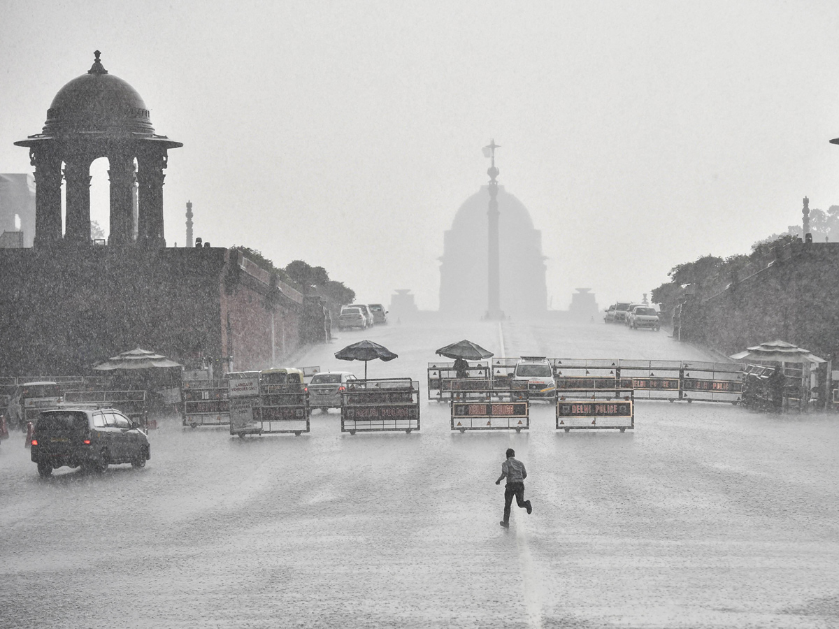 Heavy rains lash Delhi Photo Gallery - Sakshi1