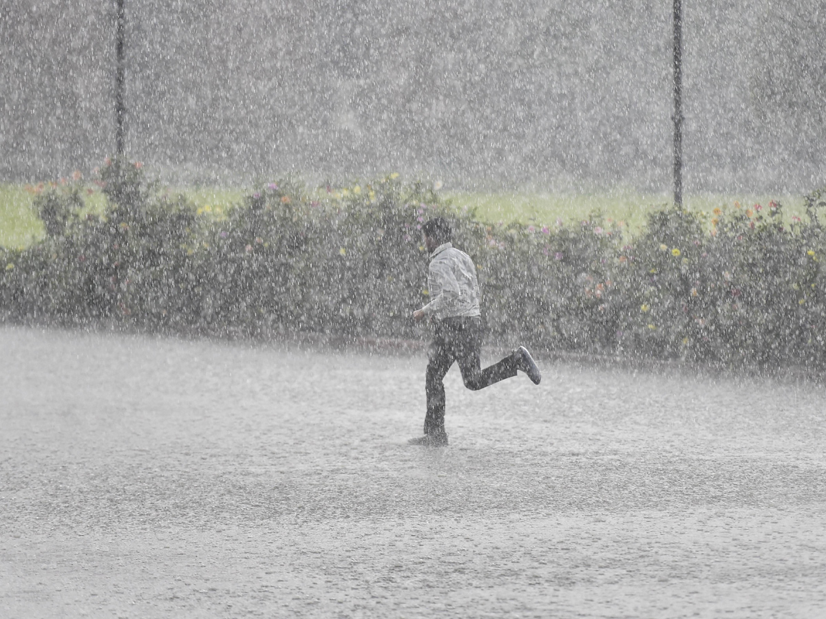 Heavy rains lash Delhi Photo Gallery - Sakshi2