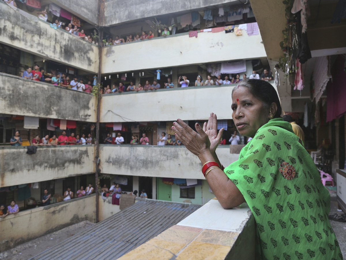 Janata Curfew: Clapping All Over India Photo Gallery - Sakshi6