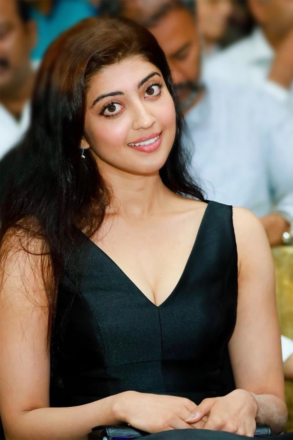 Actress Pranitha Subhash Exclusive Photo Gallery - Sakshi6