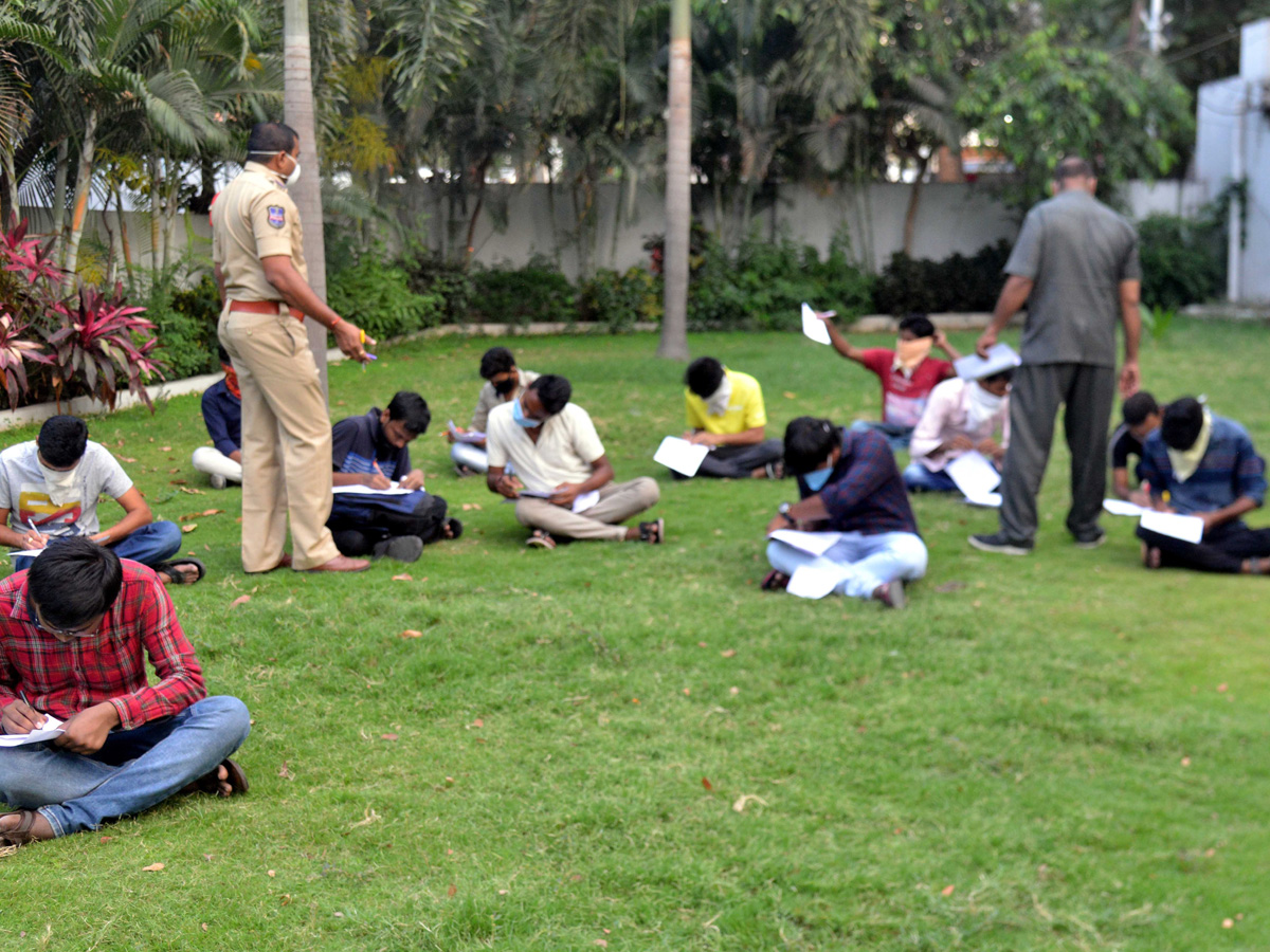 Lockdown Total in Hyderabad Photo Gallery - Sakshi12