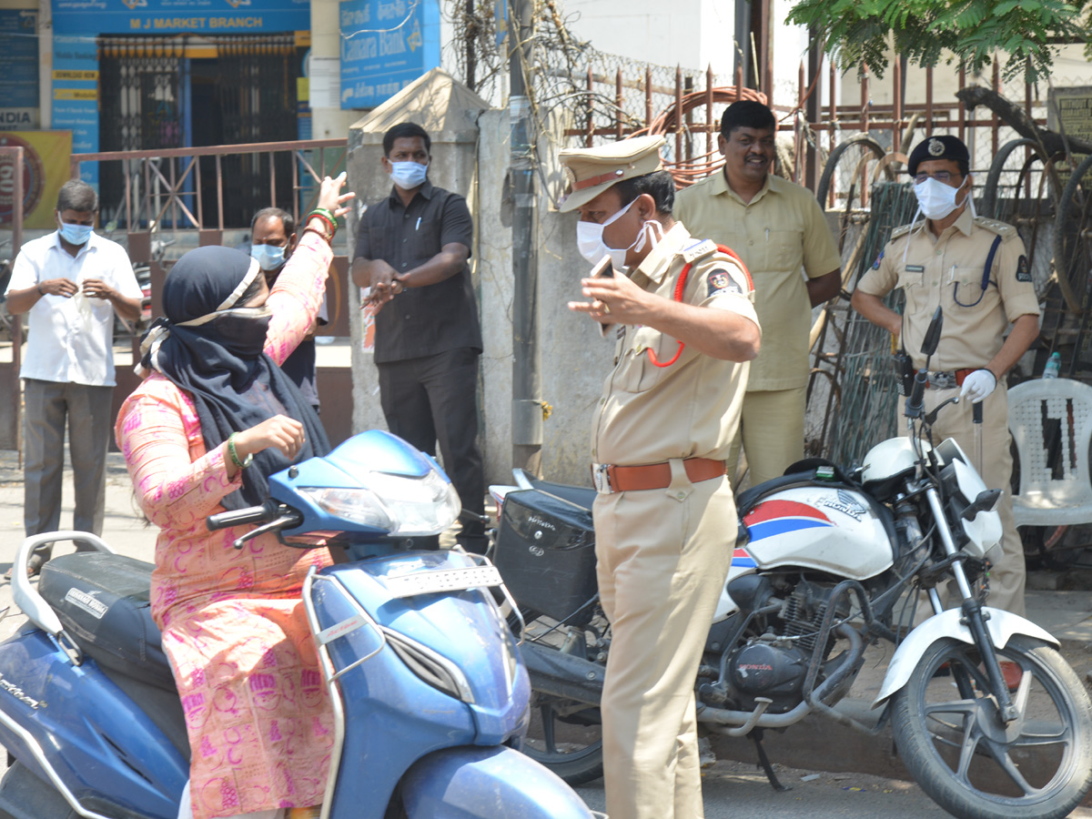 Lockdown in Hyderabad Photo Gallery - Sakshi64