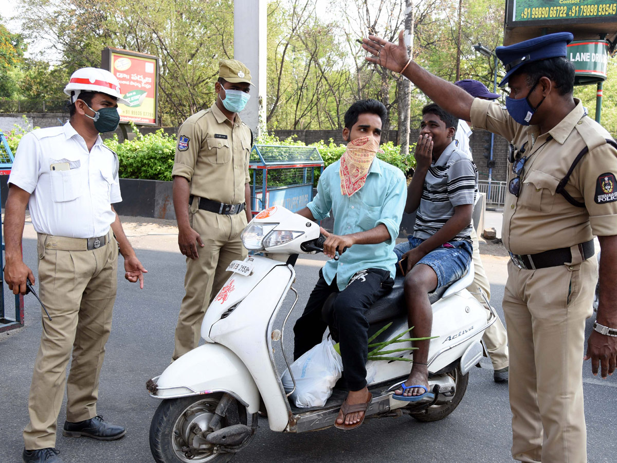 Lockdown in Hyderabad City Photo Gallery - Sakshi19