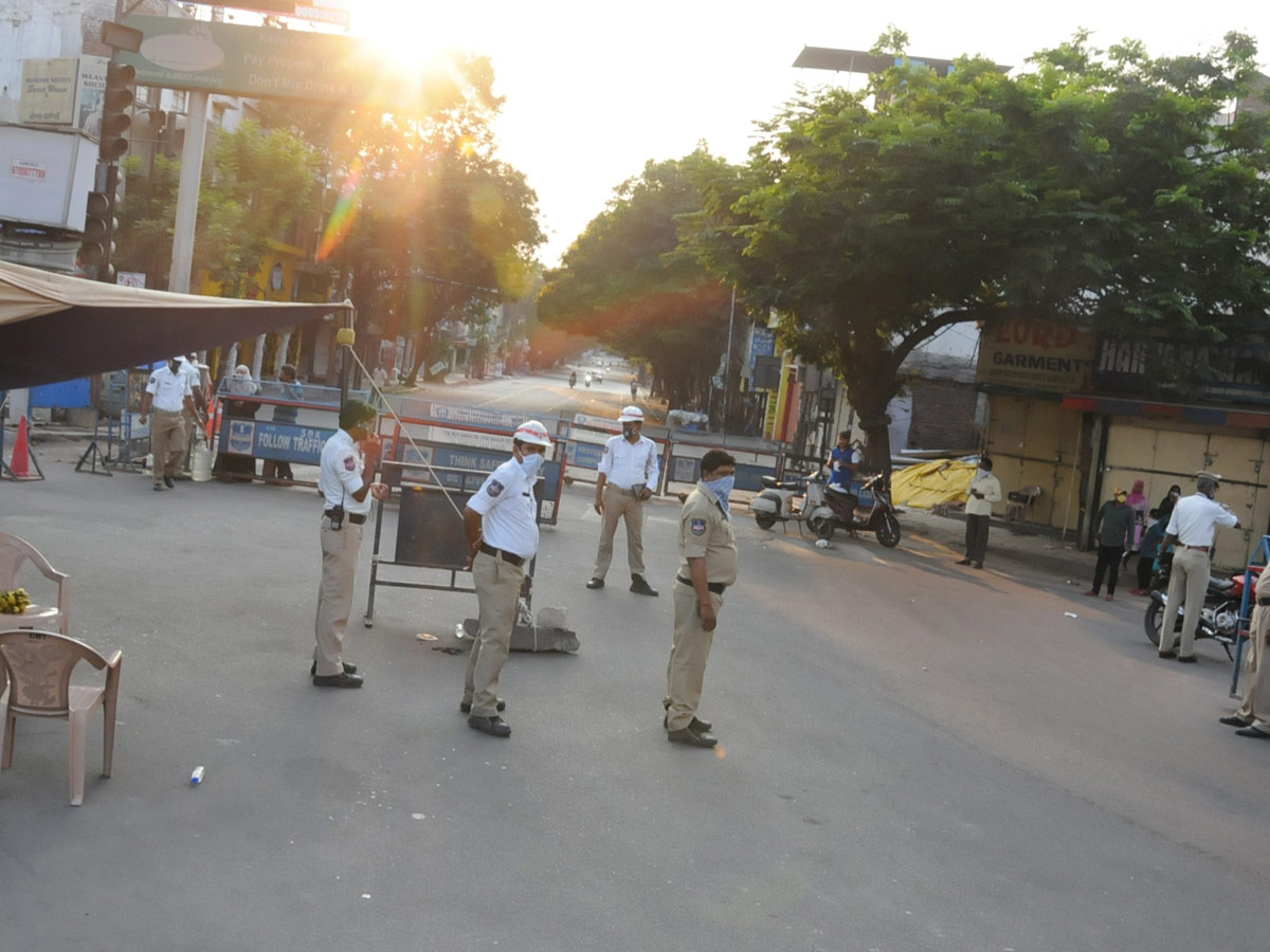 Lockdown in Hyderabad City Photo Gallery - Sakshi53