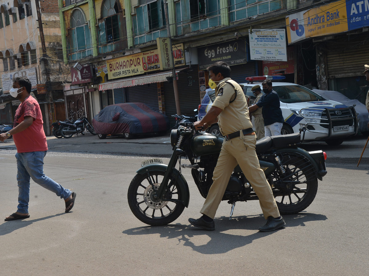 Lockdown in Hyderabad City Photo Gallery - Sakshi67