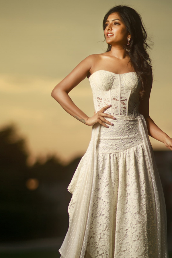 Actress Eesha Rebba Exclusive Photo Gallery - Sakshi27