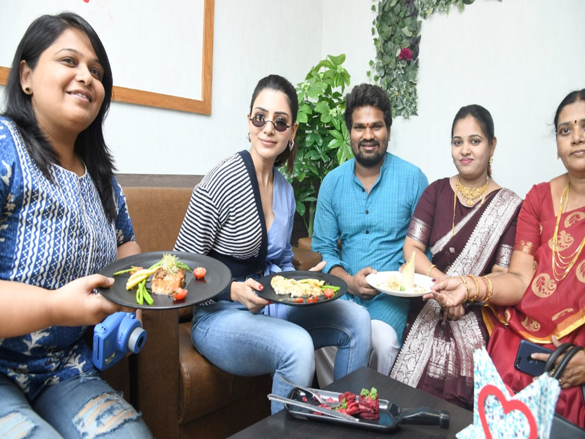 Samantha Launches Healthy Way Restaurant At Madhapur Photo Gallery - Sakshi14