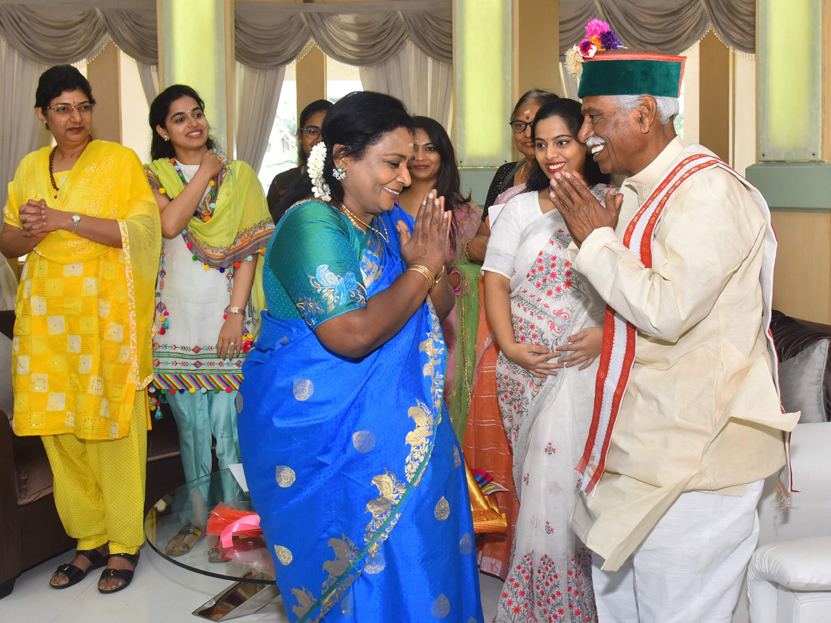 Telangana Governor greeted by Himachal Governor on Women’s Day - Sakshi2