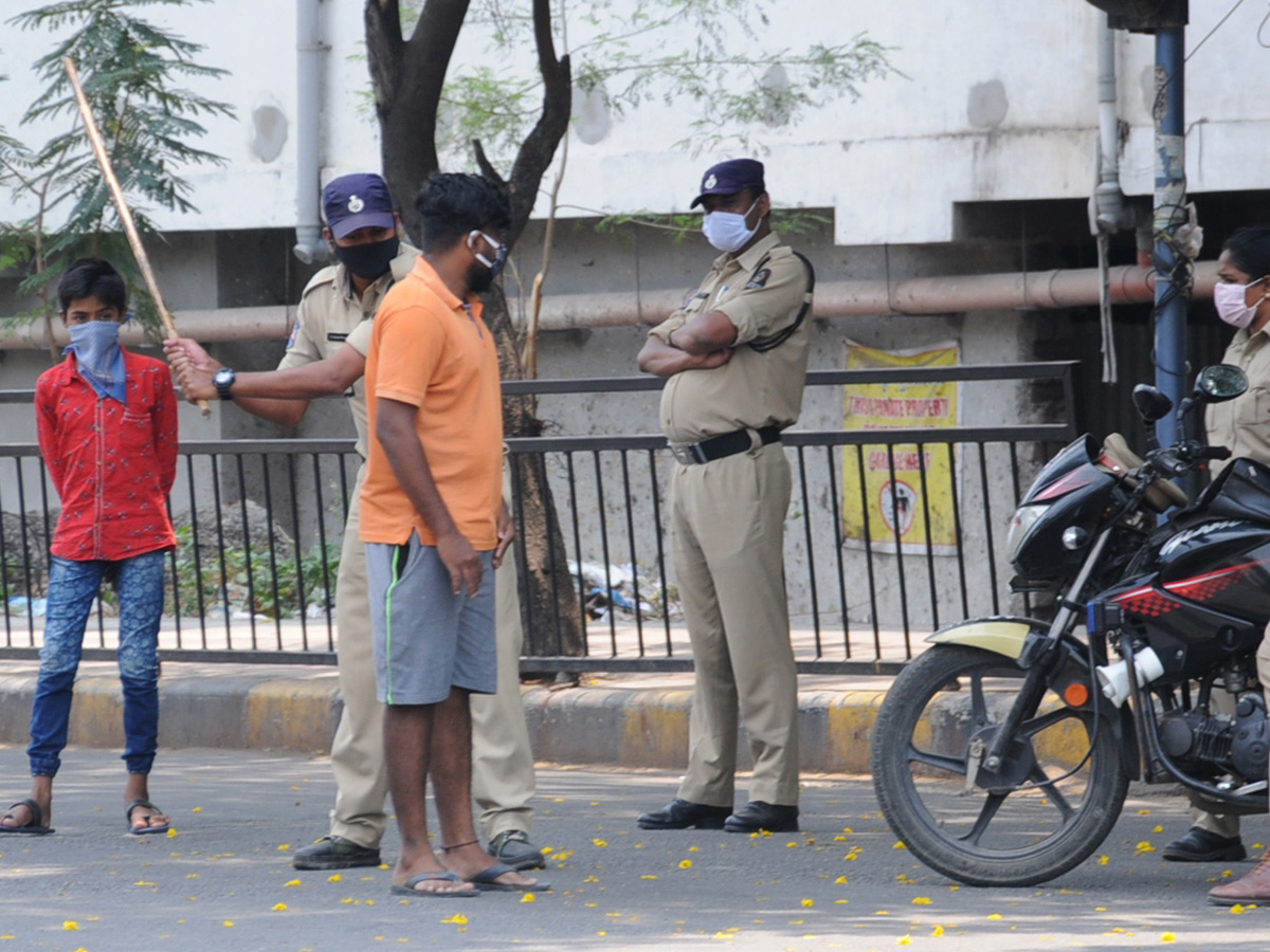 Lockdown in Hyderabad City Photo Gallery - Sakshi1