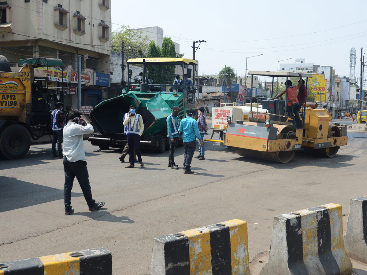 Lockdown in Hyderabad City Photo Gallery - Sakshi42