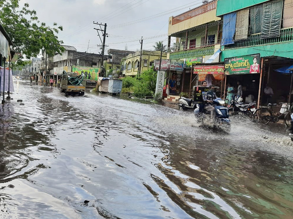 Heavy Rain Andhra Pradesh and Telangana Photo Gallery - Sakshi15