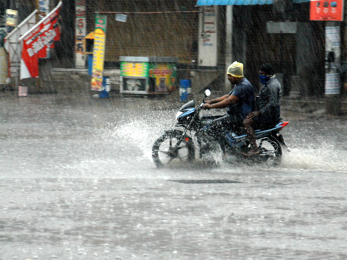 Heavy Rain Andhra Pradesh and Telangana Photo Gallery - Sakshi32