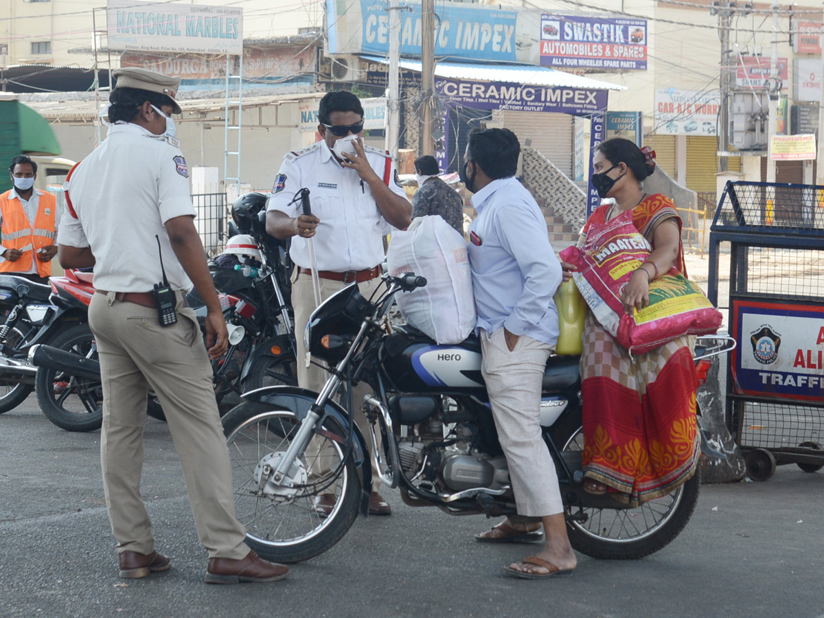 Lockdown in Hyderabad City Photo Gallery - Sakshi93