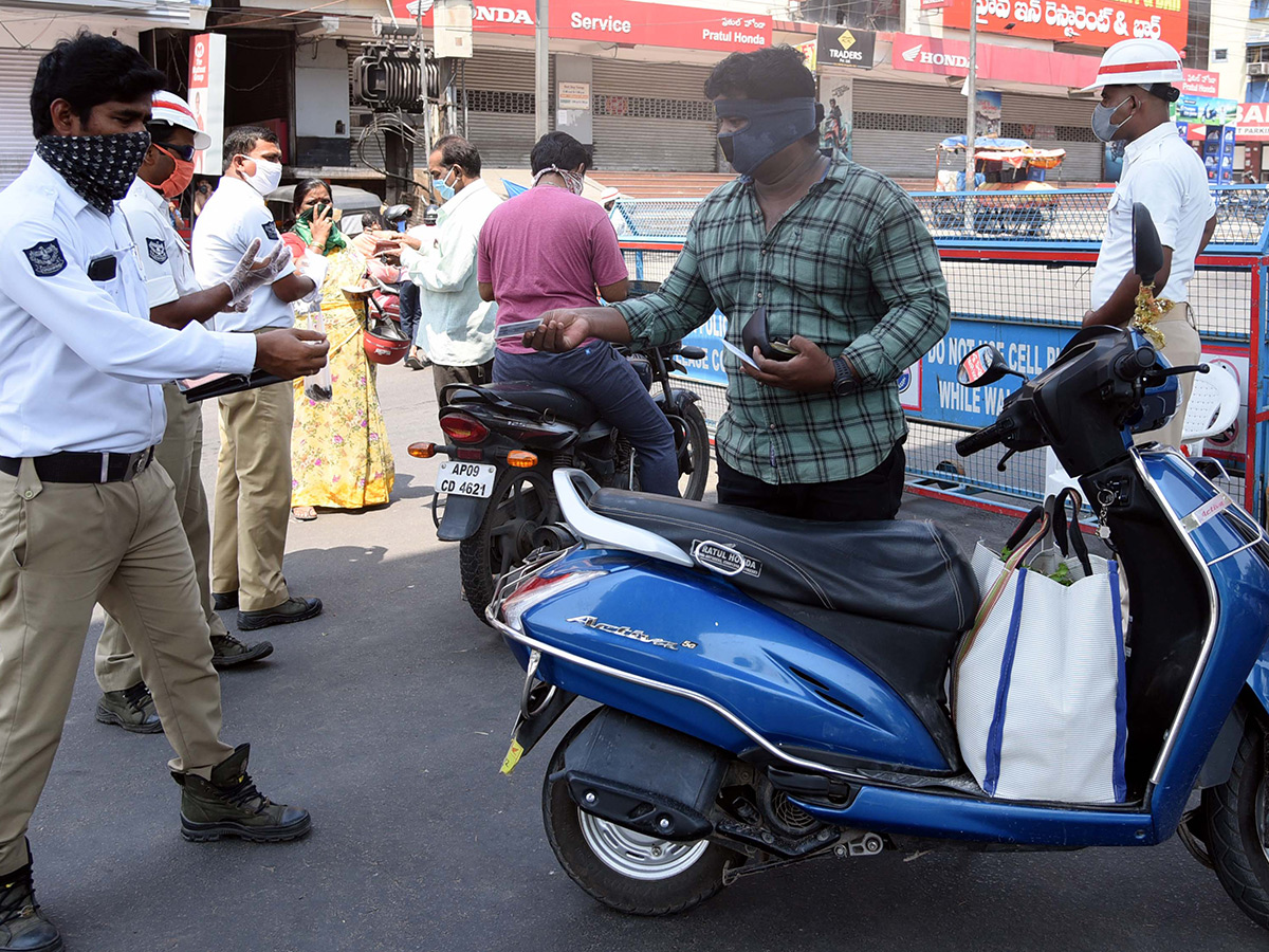 Lockdown in Hyderabad City Photo Gallery - Sakshi13