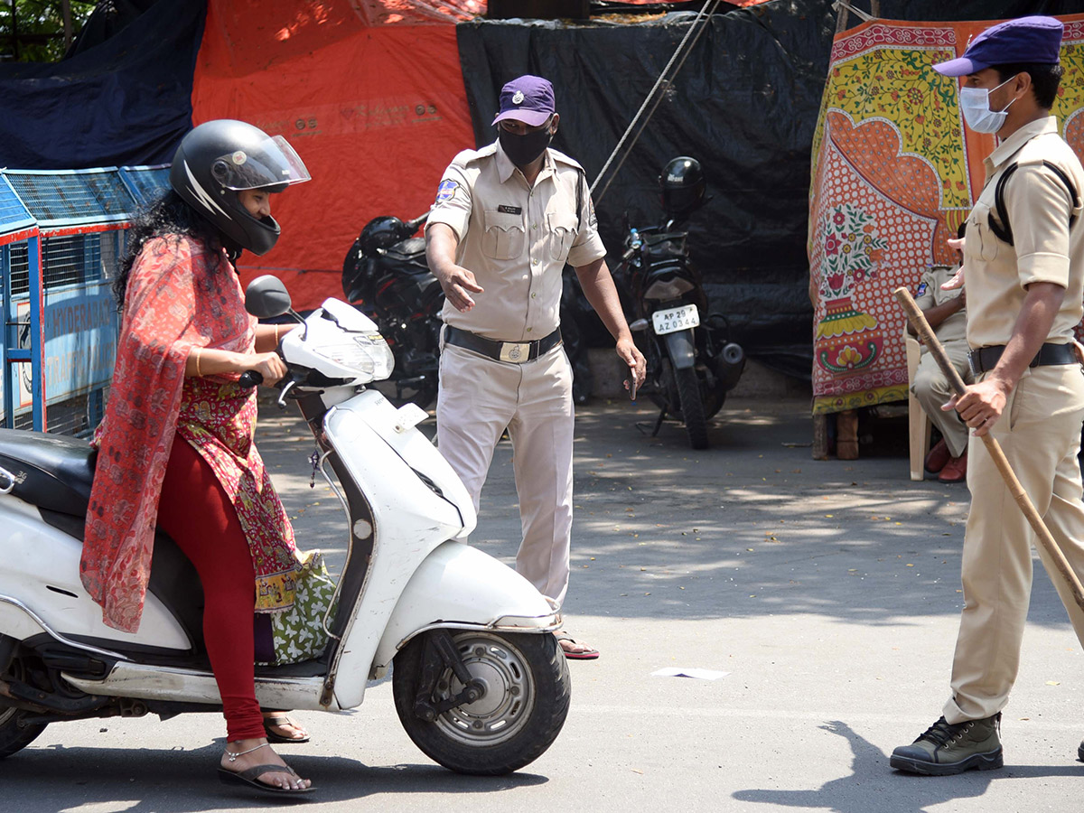 Lockdown in Hyderabad City Photo Gallery - Sakshi1