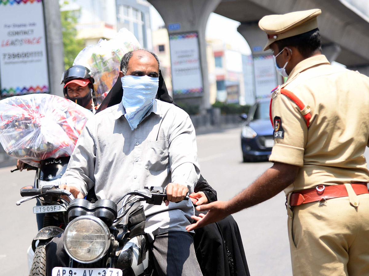 Lockdown in Hyderabad City Photo Gallery - Sakshi17