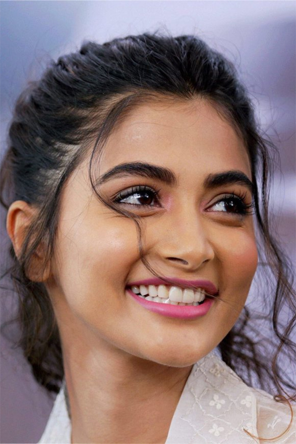 Actress Pooja Hegde Exclusive Photo Gallery - Sakshi41