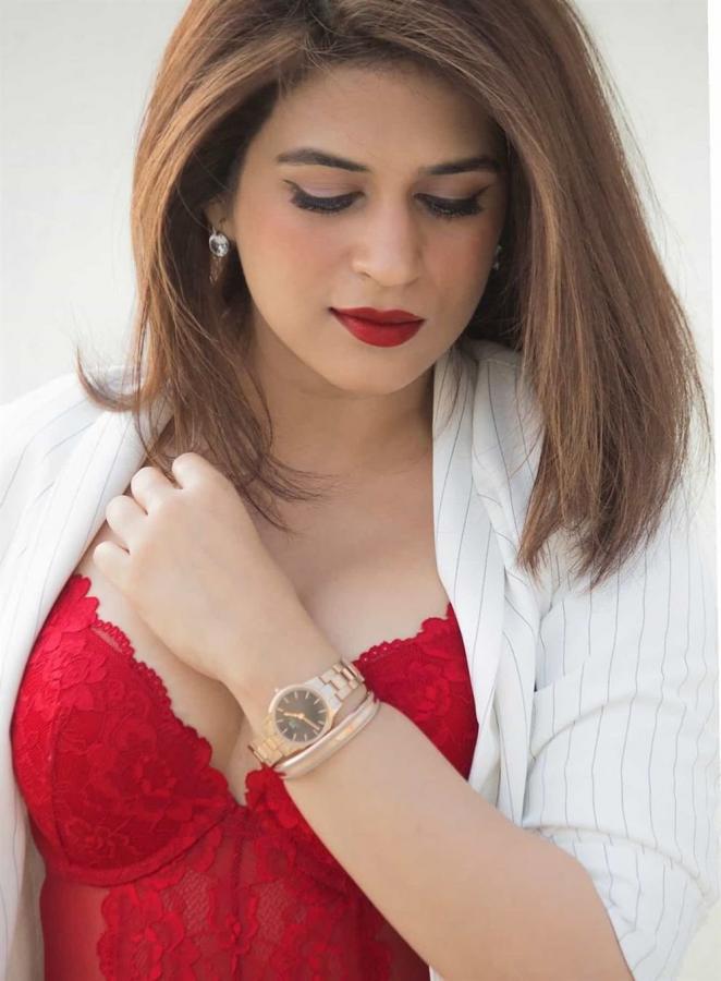 Telugu Actress Shraddha Das Glam New  Photos - Sakshi20