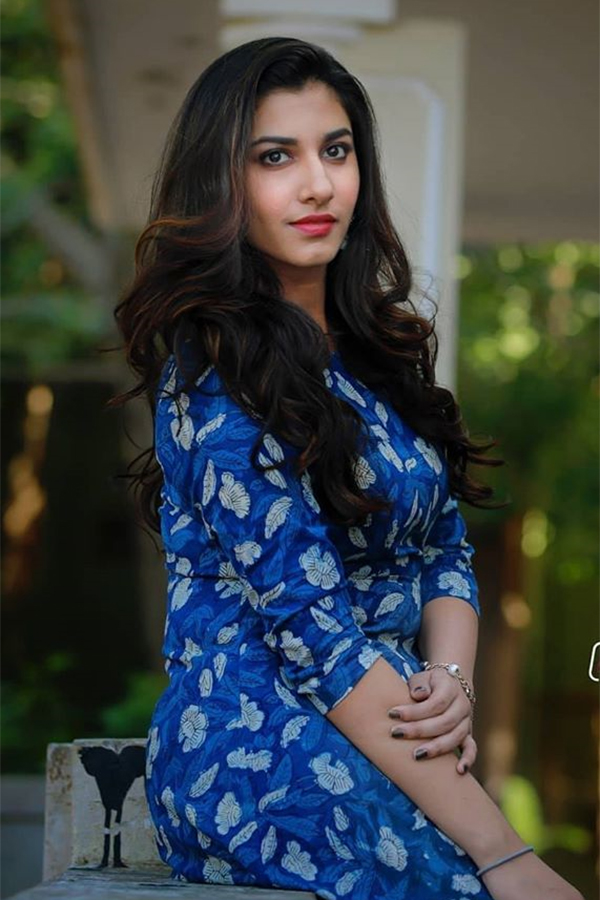 Anchor Vishnupriya Exclusive Photo Gallery - Sakshi38