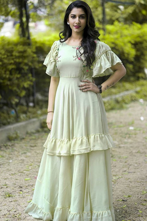 Anchor Vishnupriya Exclusive Photo Gallery - Sakshi53