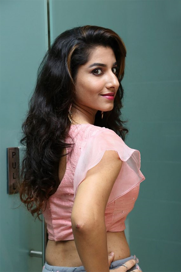 Anchor Vishnupriya Exclusive Photo Gallery - Sakshi58