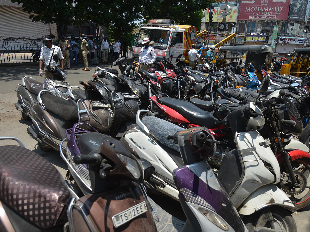 Lockdown in Hyderabad City Photo Gallery - Sakshi19