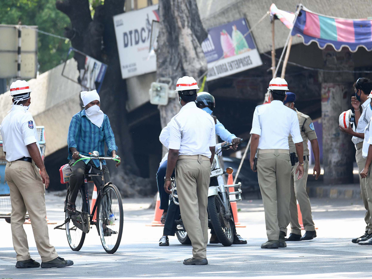 Lockdown in Hyderabad City Photo Gallery - Sakshi1