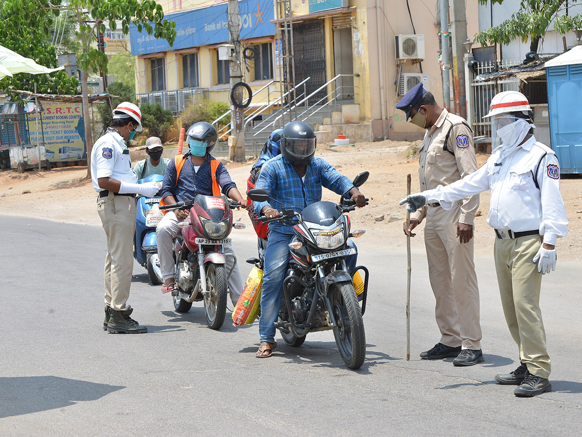 Lockdown in Hyderabad City Photo Gallery - Sakshi60