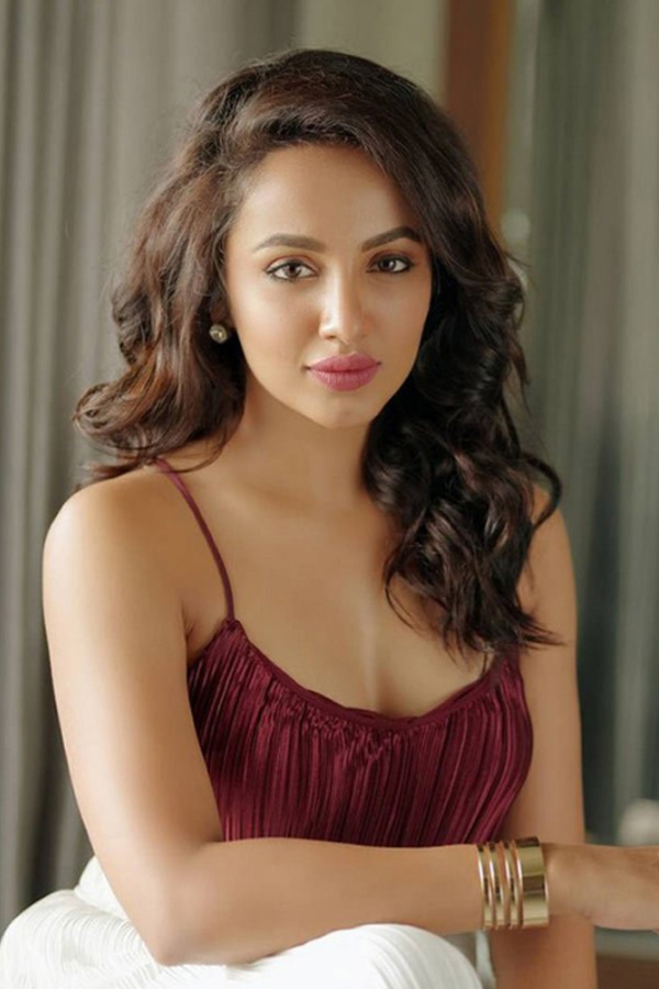 actress tejaswini madivada exclusive photo gallery - Sakshi17