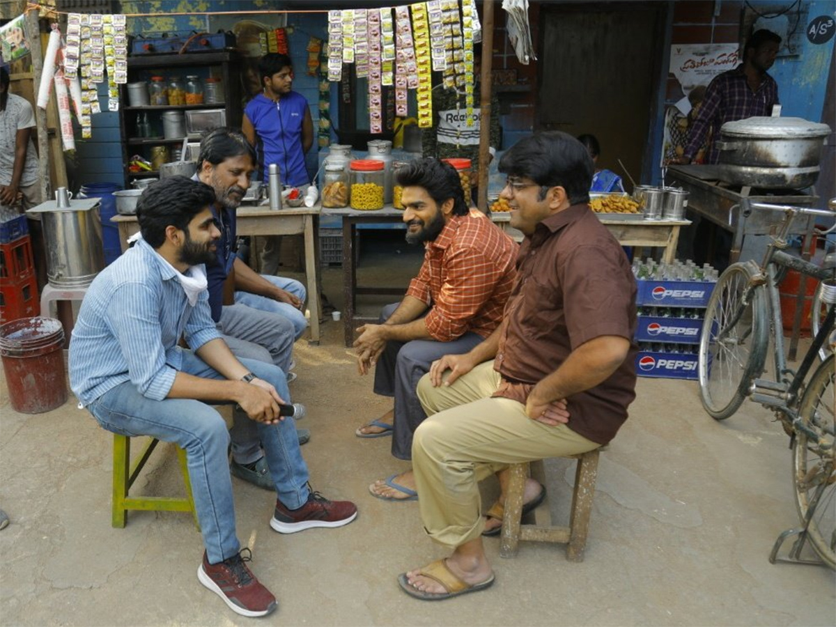 Chaavu Kaburu Challagaa Movie Working Stills - Sakshi8