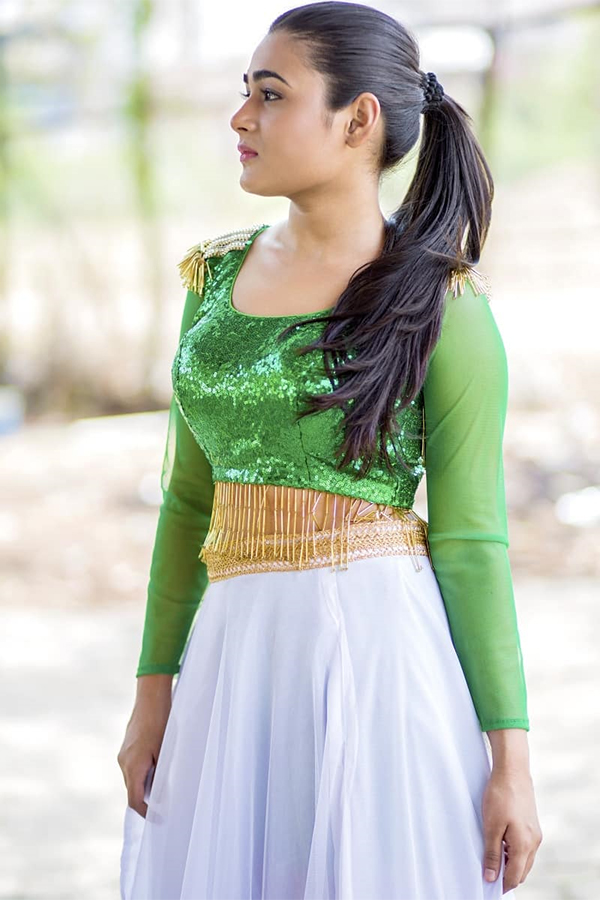 actress shalini pandey exclusive photo gallery - Sakshi12