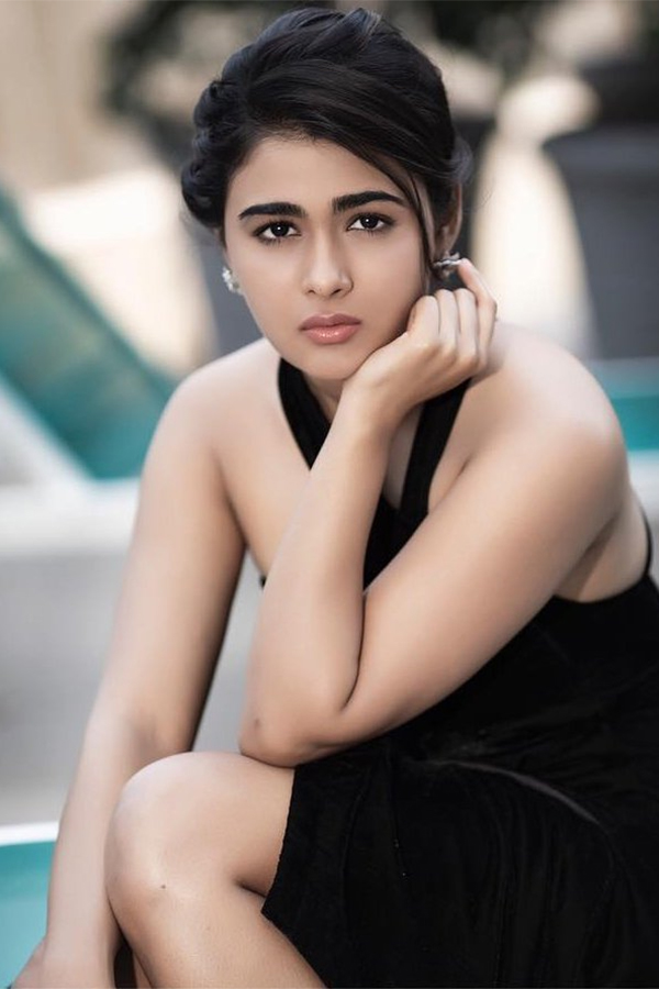 actress shalini pandey exclusive photo gallery - Sakshi2