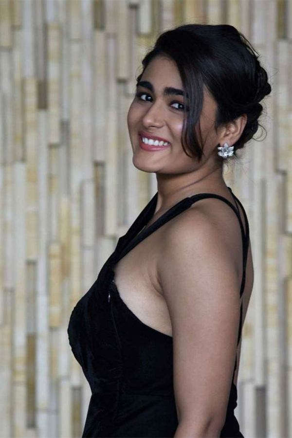 actress shalini pandey exclusive photo gallery - Sakshi27