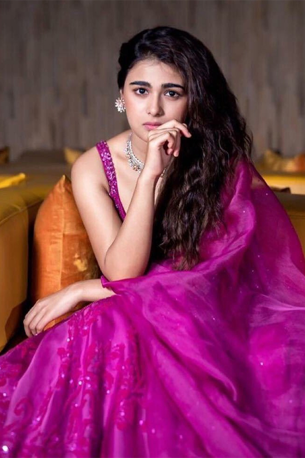 actress shalini pandey exclusive photo gallery - Sakshi28