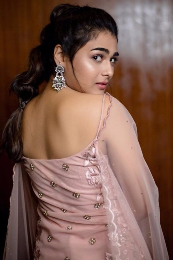 actress shalini pandey exclusive photo gallery - Sakshi31