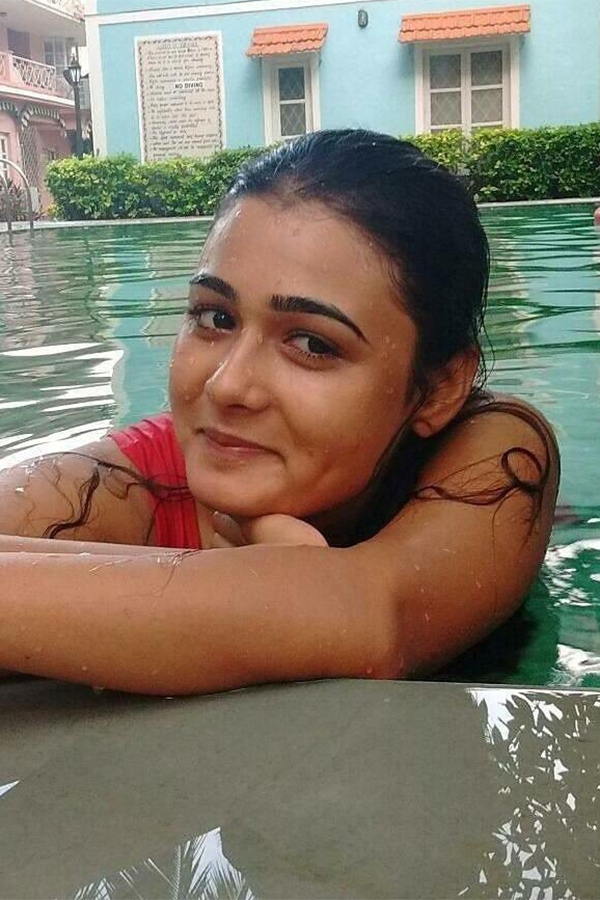 actress shalini pandey exclusive photo gallery - Sakshi35