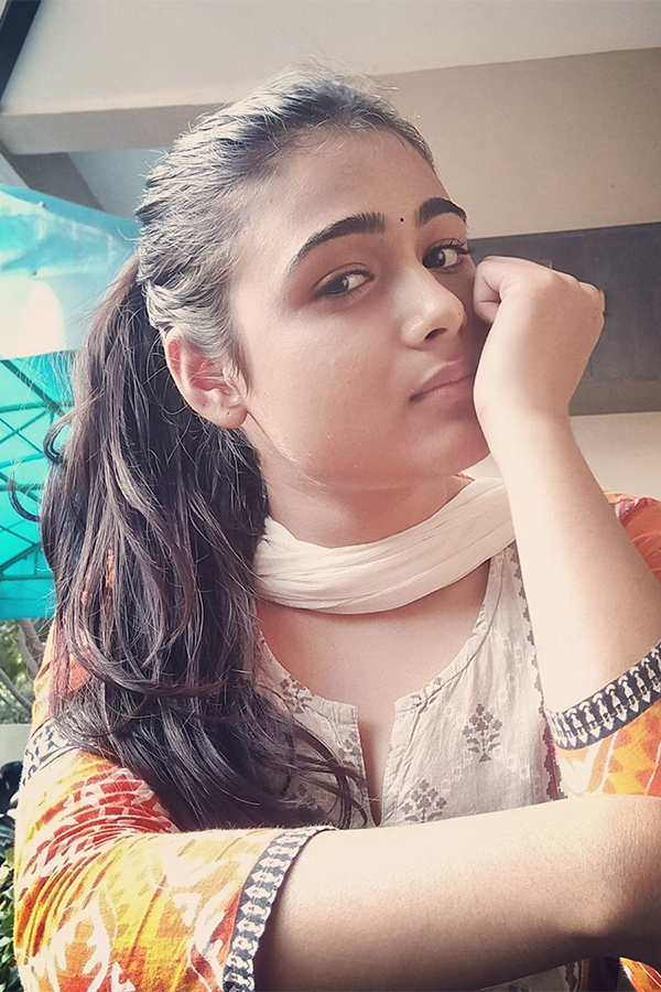 actress shalini pandey exclusive photo gallery - Sakshi42