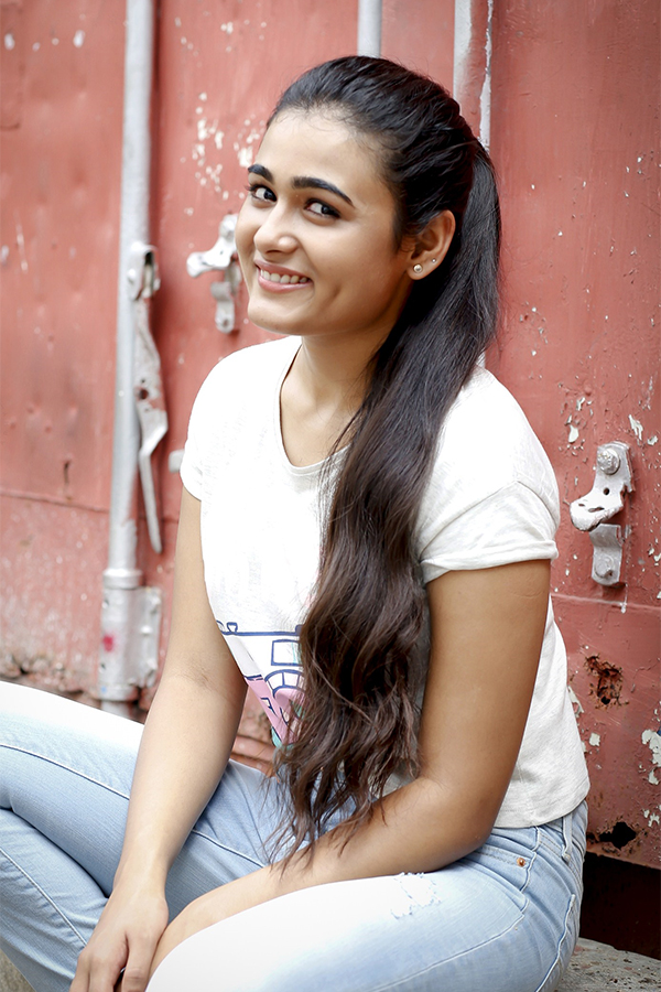 actress shalini pandey exclusive photo gallery - Sakshi43