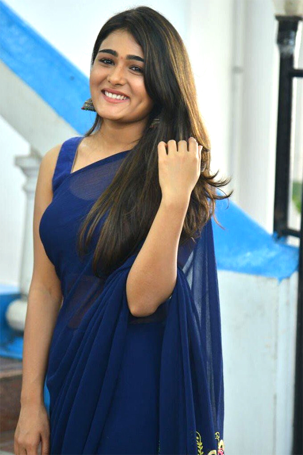 actress shalini pandey exclusive photo gallery - Sakshi47