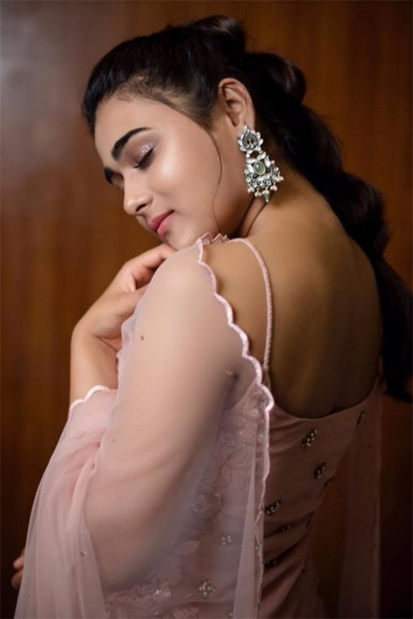 actress shalini pandey exclusive photo gallery - Sakshi5