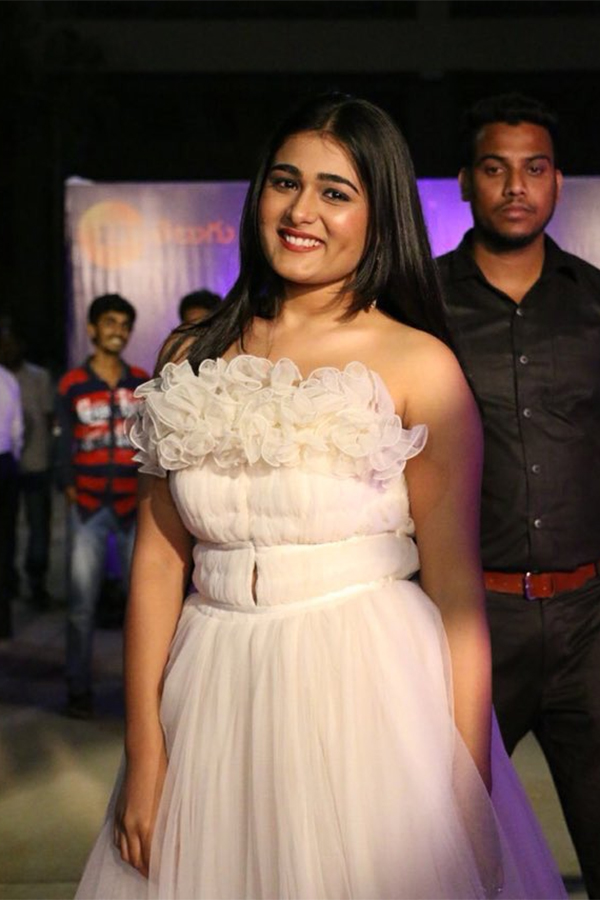 actress shalini pandey exclusive photo gallery - Sakshi52